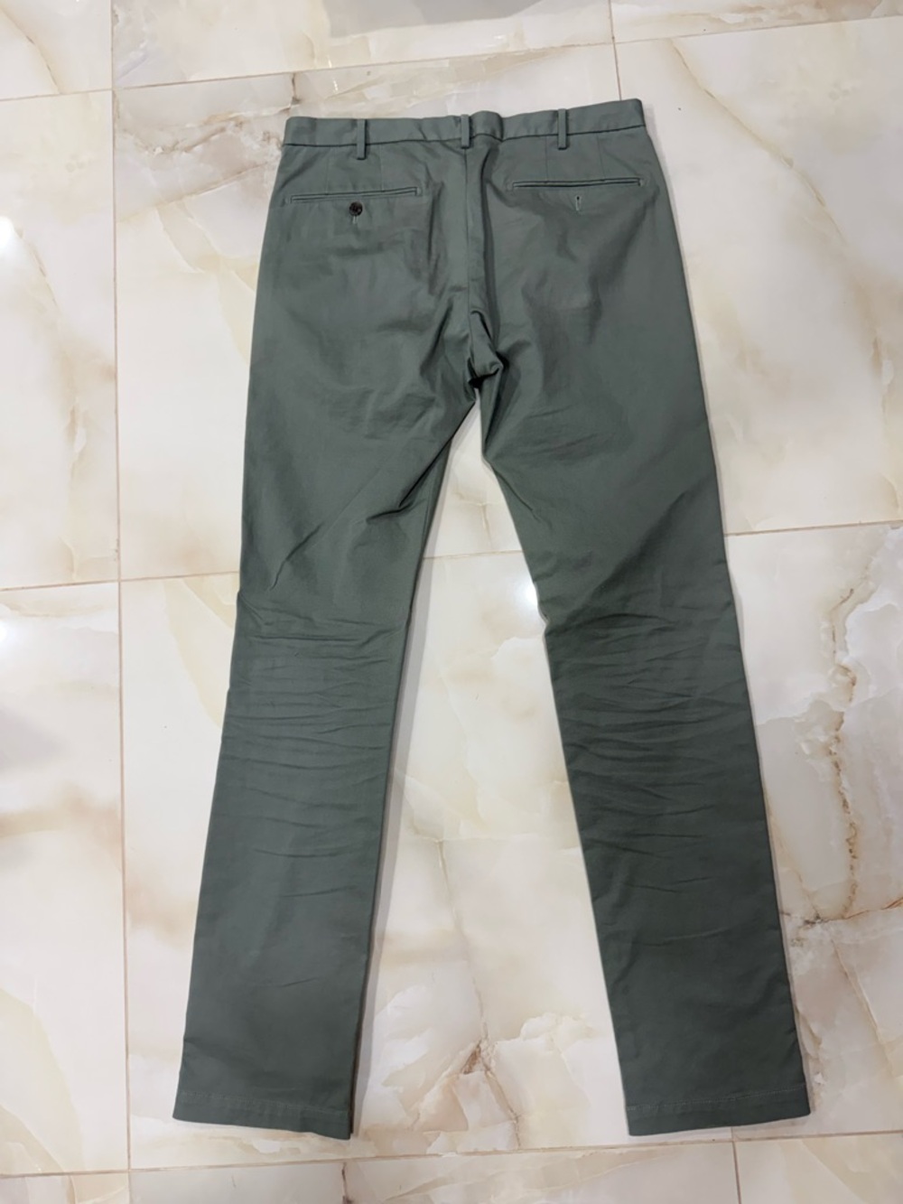 Uniqlo Men's Olive Chino Trousers - Picture 2 of 4